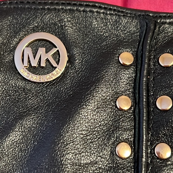 Michael Kors Leather Tech Gloves - Picture 2 of 5